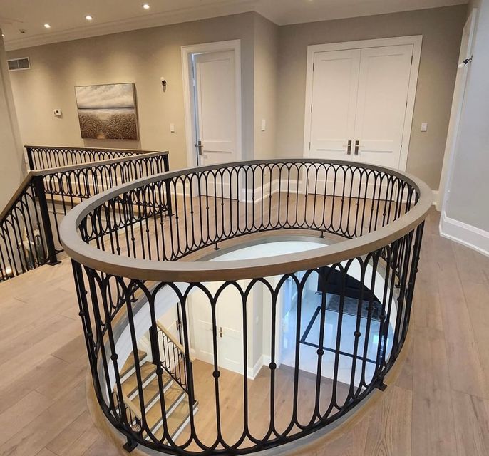 Circular railings